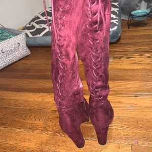Knee boots